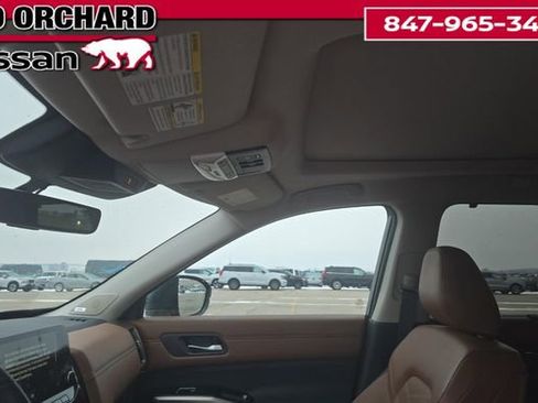 Used 2024 Nissan Pathfinder Platinum w/ Cargo Package image 9