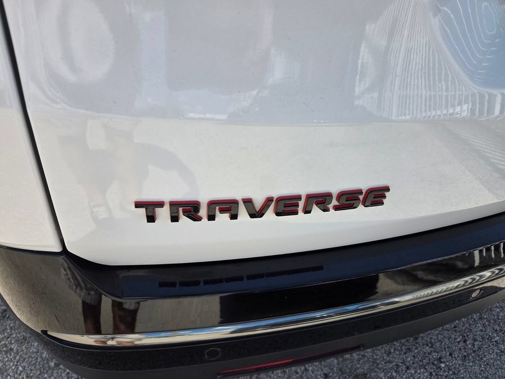 Used 2020 Chevrolet Traverse Premier w/ Redline Edition FWD image 6