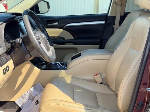 Used 2016 Toyota Highlander XLE AWD/4WD image 4