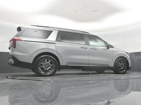 Used 2025 Kia Carnival EX FWD image 51