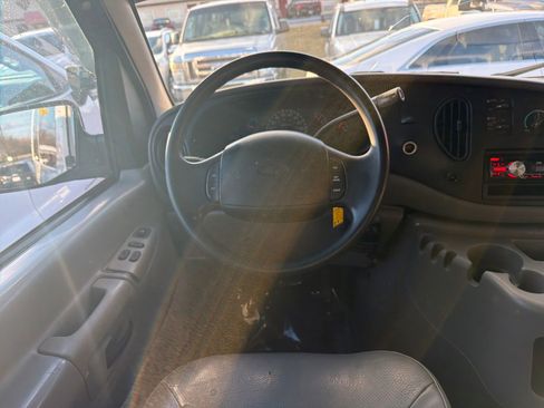 Used 2000 Ford E-350 and Econoline 350 XLT RWD image 13