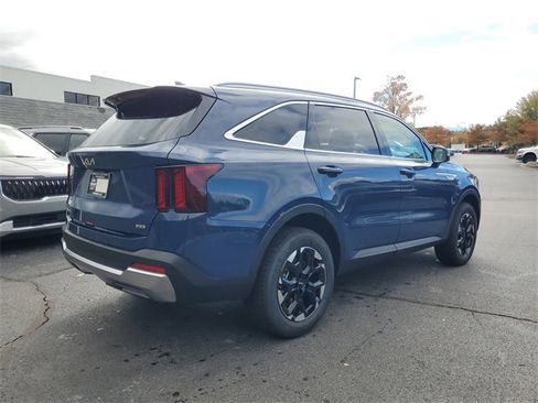 New 2026 Kia Sorento S image 4