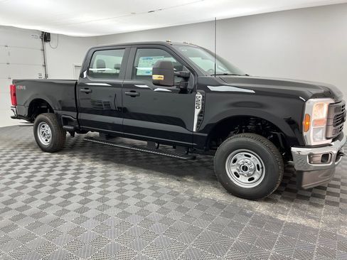 New 2026 Ford F250 XL w/ XL Chrome Package image 4