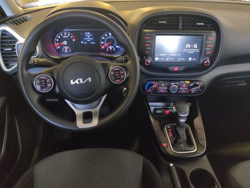Used 2022 Kia Soul LX FWD image 22
