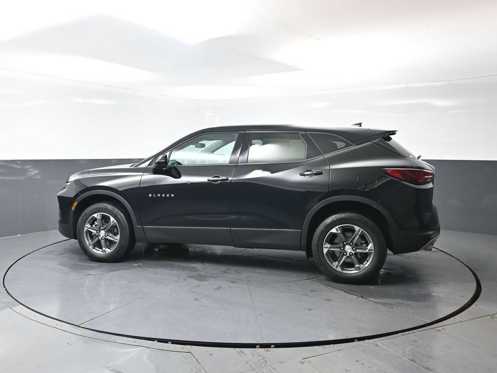 Used 2025 Chevrolet Blazer LT FWD image 10