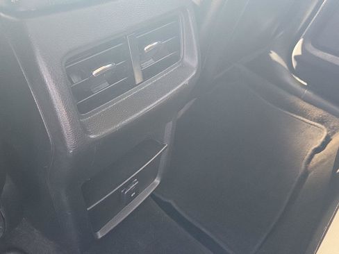 Used 2020 Ford Edge SEL w/ Cold Weather Package AWD/4WD image 23