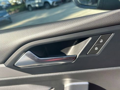 Used 2025 Volkswagen Jetta SE w/ Sunroof Package image 46