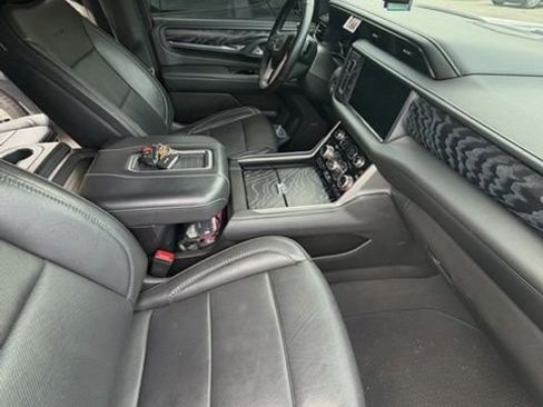 Used 2023 GMC Yukon Denali RWD image 6