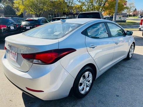 Used 2016 Hyundai Elantra SE image 3