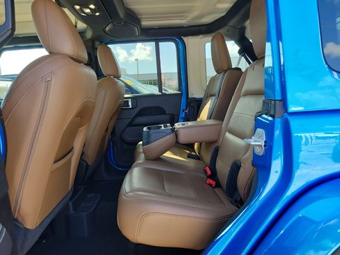 Used 2022 Jeep Wrangler Unlimited Sahara w/ LED Lighting Group AWD/4WD image 7