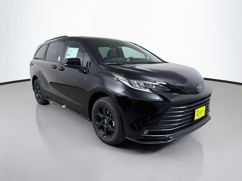 New 2026 Toyota Sienna XLE Woodland Edition AWD/4WD image 3