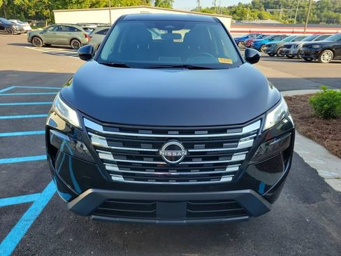 Used 2025 Nissan Rogue SV AWD/4WD image 2