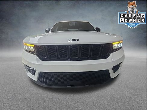 Used 2023 Jeep Grand Cherokee Limited w/ Black Appearance Package RWD image 2