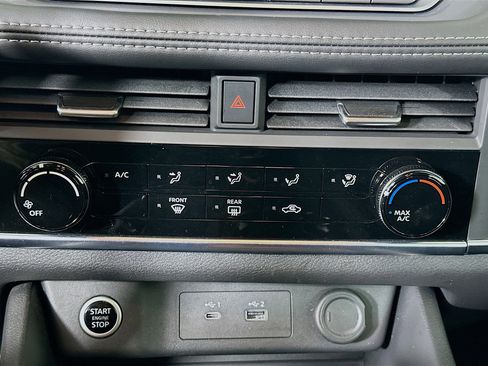 Used 2023 Nissan Rogue S image 23