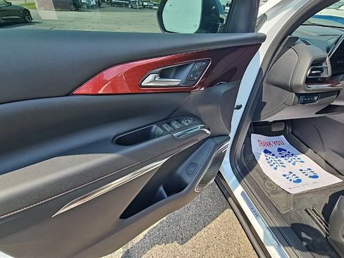 Used 2024 Chevrolet Traverse RS image 13