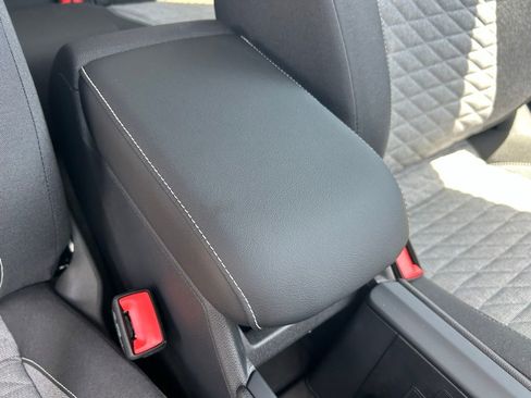 Used 2025 Volkswagen Tiguan S image 31