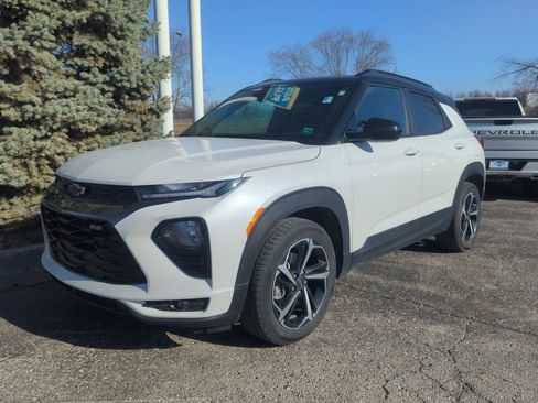 Used 2023 Chevrolet TrailBlazer RS w/ Sun and Liftgate Package image 2