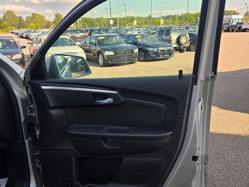 Used 2011 Chevrolet Traverse LT w/ Personal Connectivity Package image 16