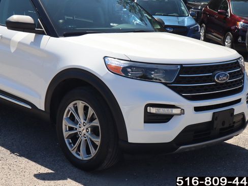 Used 2022 Ford Explorer XLT w/ Equipment Group 202A image 2