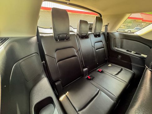 Used 2023 Nissan Pathfinder SL w/ Black Appearance Package AWD/4WD image 26