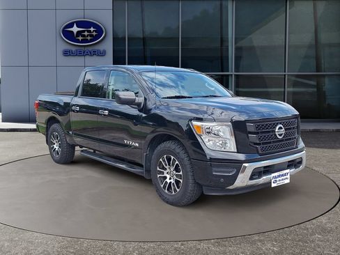Used 2021 Nissan Titan SV w/ SV Convenience Package AWD/4WD image 4