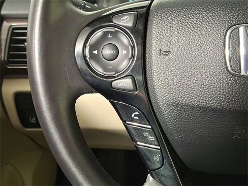 Used 2017 Honda Accord Touring image 21