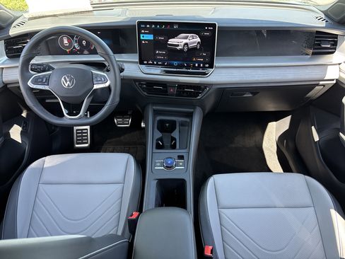 Used 2025 Volkswagen Tiguan SE R-Line AWD/4WD image 13
