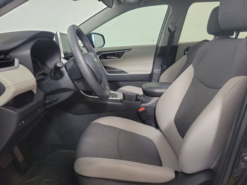 Used 2024 Toyota RAV4 XLE w/ Convenience Package FWD image 12