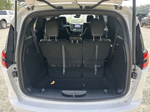 New 2026 Chrysler Pacifica Select FWD image 17