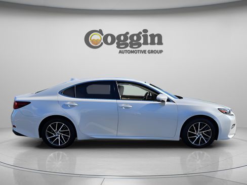 Used 2017 Lexus ES 350 w/ Luxury Package image 6