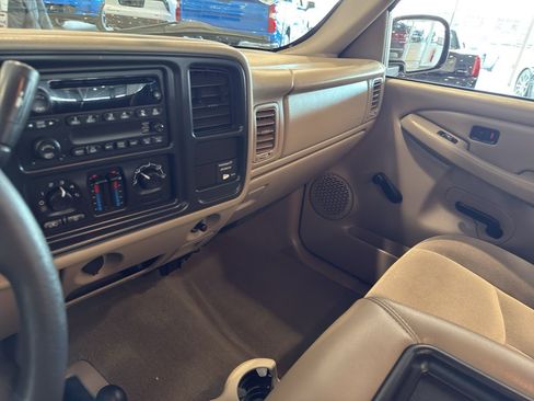 Used 2004 GMC Sierra 1500 4x4 Regular Cab w/ Light Duty Power Package image 20