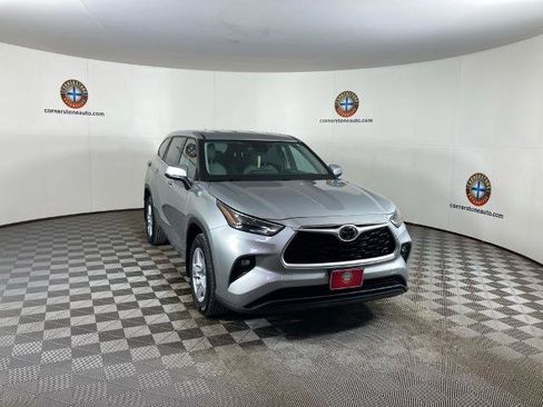 Used 2022 Toyota Highlander LE image 18