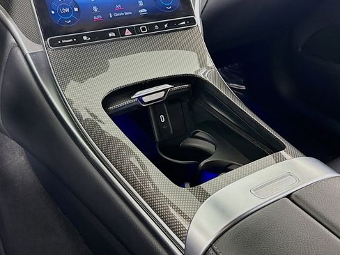 Used 2023 Mercedes-Benz GLC 300 image 6