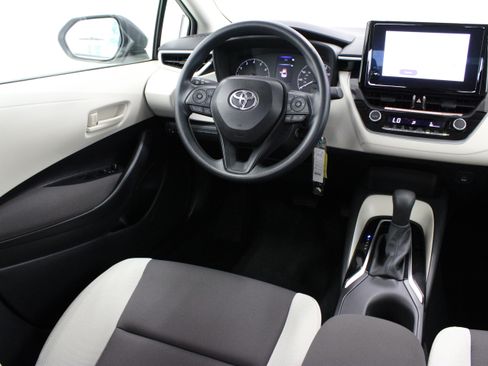 Used 2025 Toyota Corolla LE FWD image 27