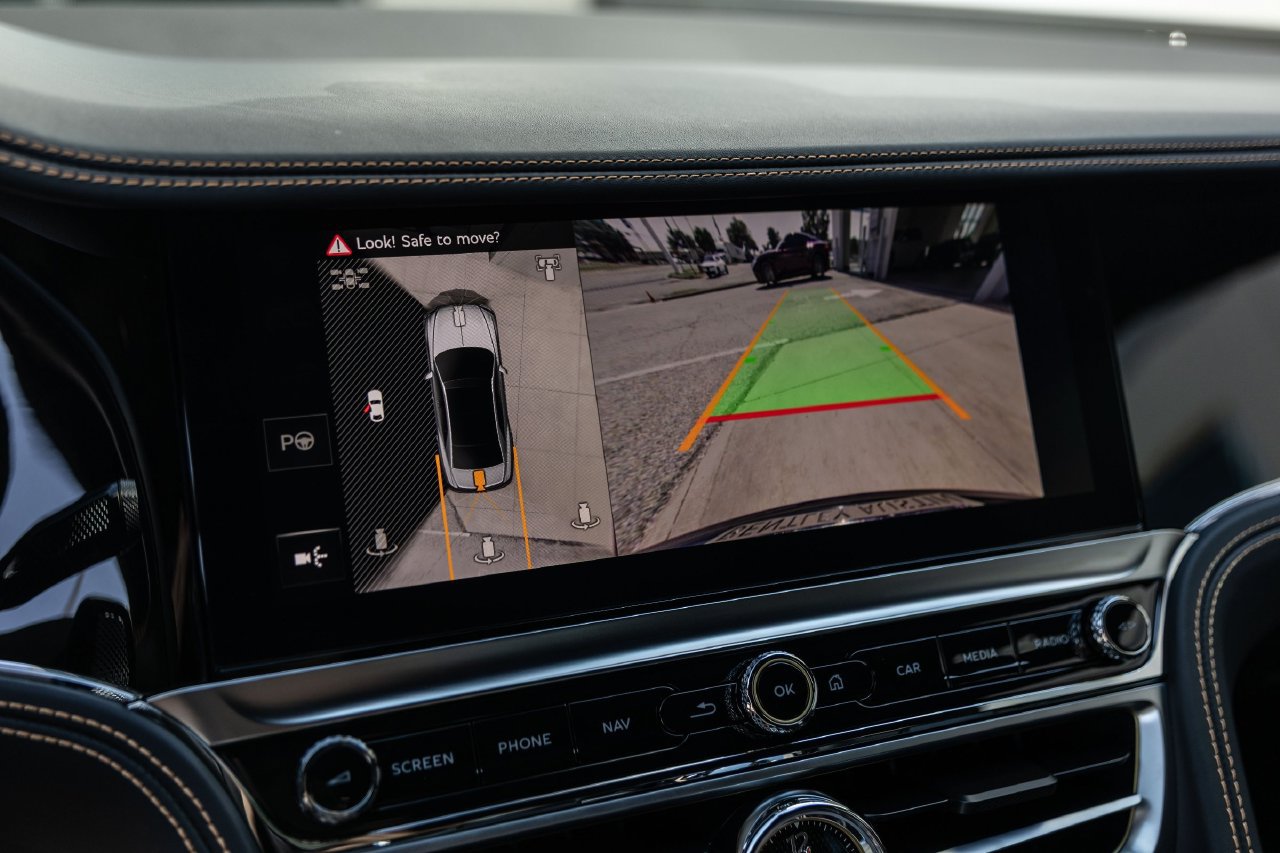 Certified 2025 Bentley Flying Spur Plug-In Hybrid AWD/4WD image 32