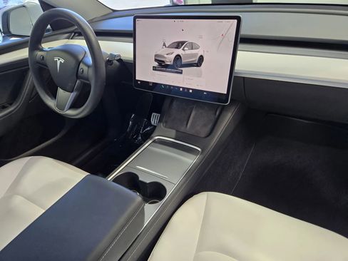 Used 2023 Tesla Model Y Performance AWD/4WD image 5