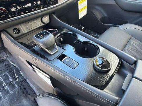 New 2026 Nissan Rogue Platinum w/ Platinum Premium Package AWD/4WD image 13