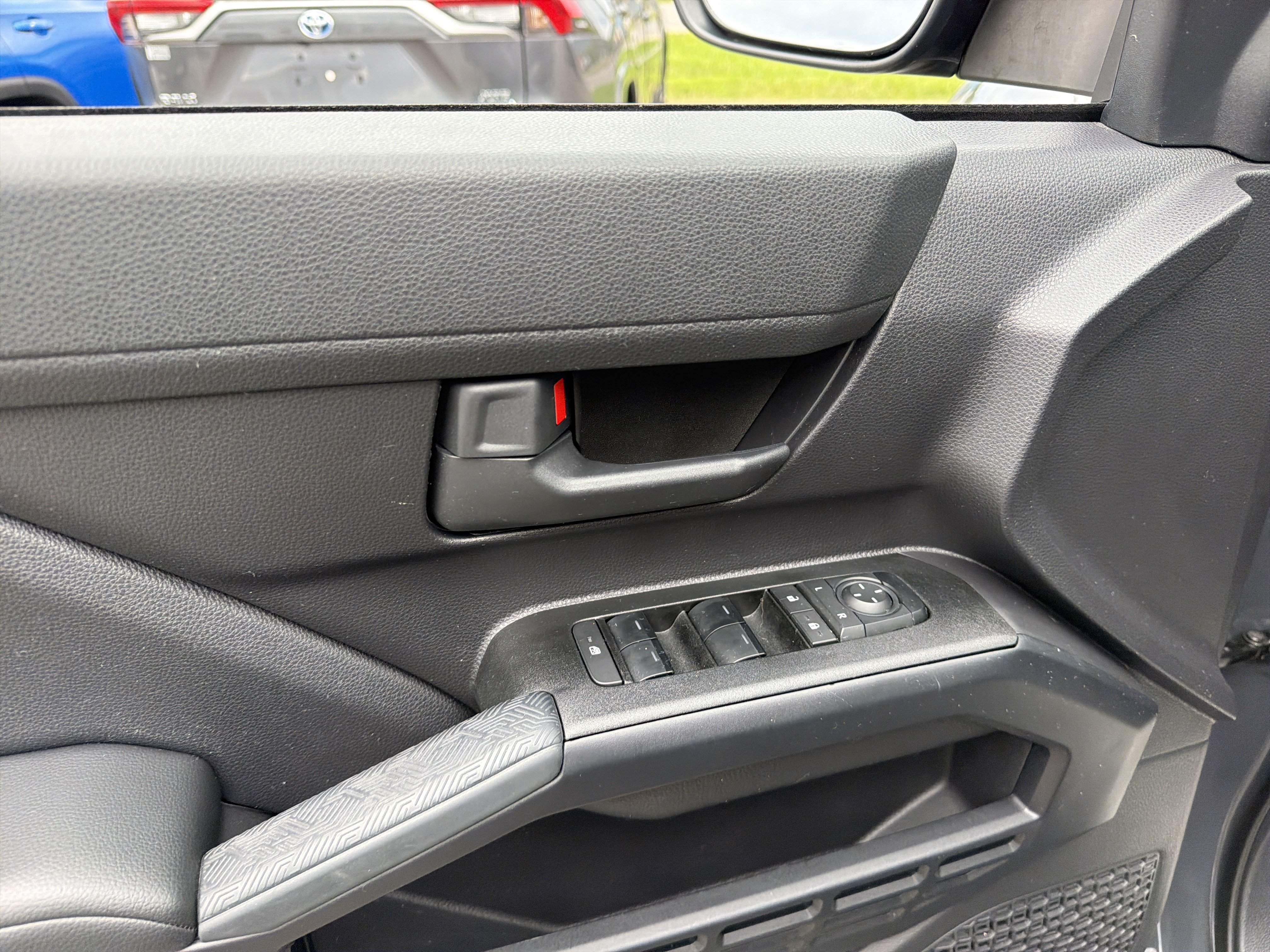 Used 2025 Toyota 4Runner SR5 AWD/4WD image 15