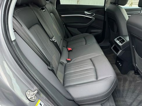 Used 2021 Audi e-tron Premium Plus w/ Premium Plus Package image 25