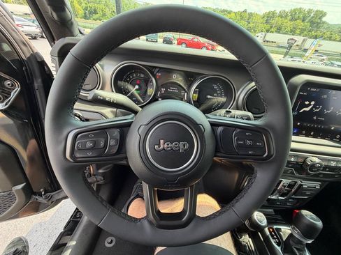 Used 2023 Jeep Wrangler Unlimited w/ Cold Weather Group AWD/4WD image 16