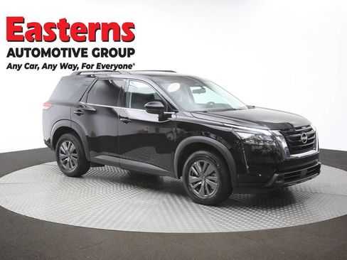 Used 2025 Nissan Pathfinder SV FWD image 50