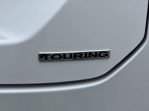 Used 2024 Honda Pilot Touring image 28