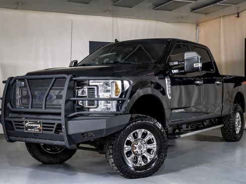 Used 2019 Ford F250 XLT w/ XLT Premium Package image 4