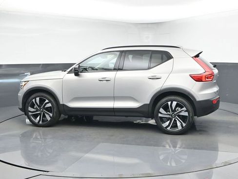 Used 2024 Volvo XC40 B5 Plus w/ Protection Package Premier image 5