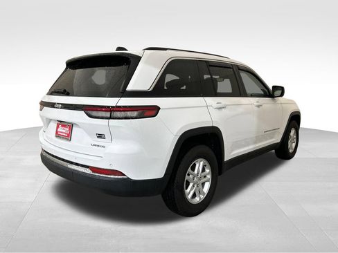 Used 2023 Jeep Grand Cherokee Laredo w/ Trailer Tow Prep Group (B) AWD/4WD image 5