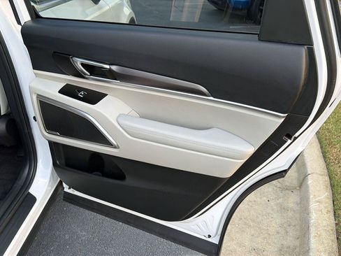 Used 2025 Kia Telluride S FWD image 15