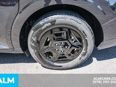 Used 2025 Kia Carnival FWD image 16