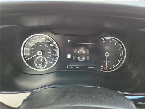 Used 2025 Genesis G70 2.5T image 11