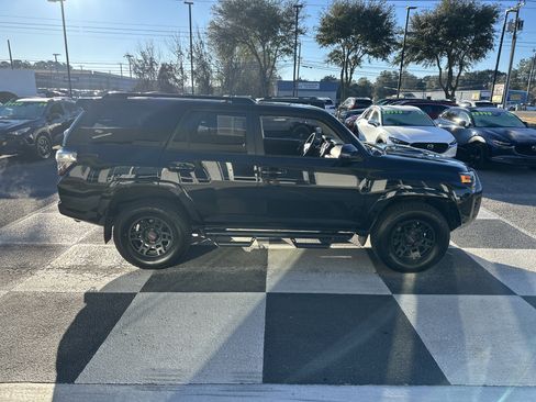 Used 2021 Toyota 4Runner TRD Off-Road Premium image 3