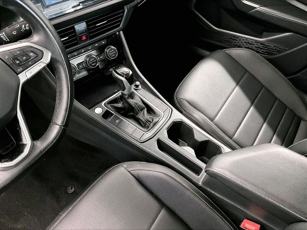Used 2024 Volkswagen Jetta SE FWD image 20